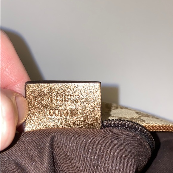 🔥S🚫LD🔥GUCCI GG Gold Perforated Crossbody - Picture 8 of 12